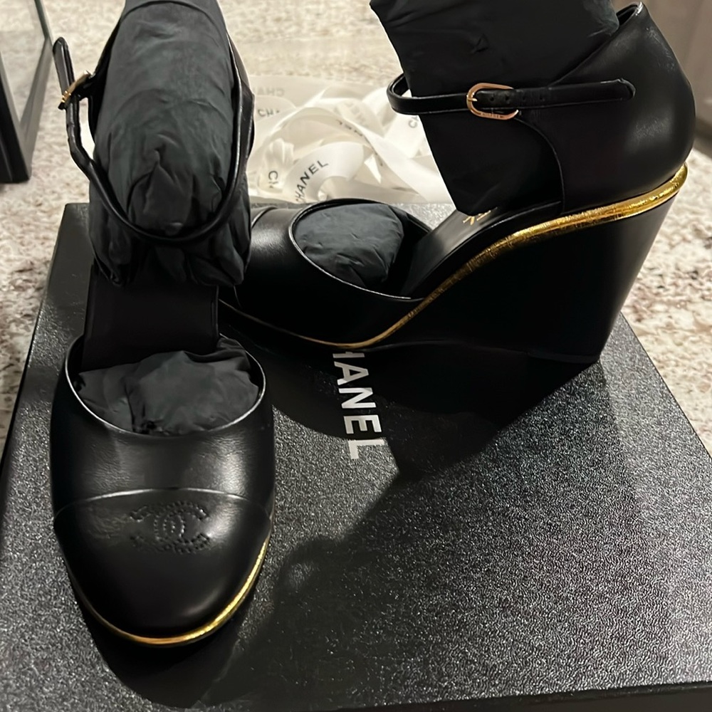 BNIB Chanel close toe wedge
